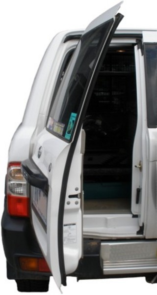 Nissan patrol rear light bracket #7