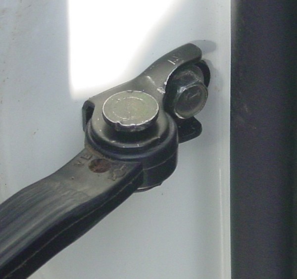 Nissan patrol rear light bracket