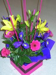 BRIGHT ARRANGEMENT IN KRAFT BOX