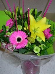 Lively Bouquet with Sticks feature