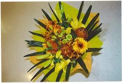 FRESH WILDFLOWERS IN BRIGHT BOUQUET