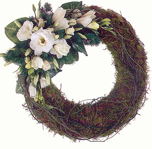 MOSS WREATH WITH FLOWER SPRAY
