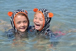 SO CUTE RASH GUARD