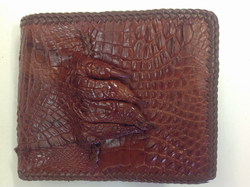 Crocodile wallet foot feature