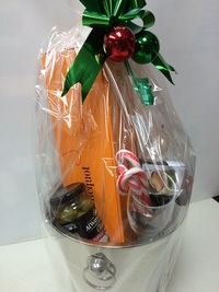 VEUVE CLICQUOT N/V GIFT BUCKET WITH 2 FLUTES